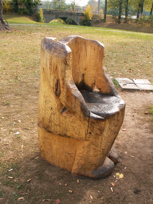 Křeslo v zámeckém parku Bartošovice