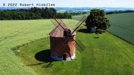 Větrný mlýn Chvalkovice z dronu