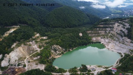 Kraľovanské jezero - bývalý lom z dronu