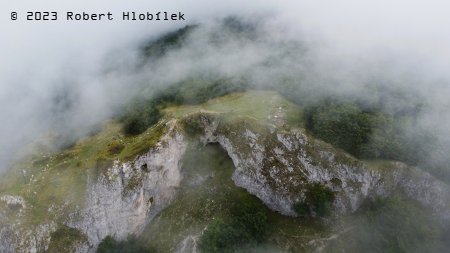 Vrchol Strážov (1213 m n.m.) z dronu