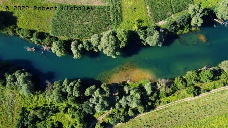 Řeka Una z dronu poblíž malé vesničky Klisa