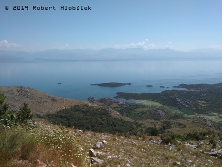 Skadarské jezero, rozloha 370km2, největší jezero na Balkáně