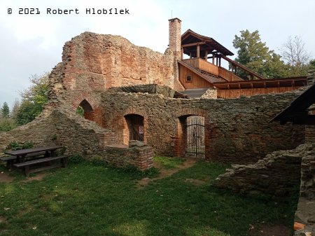 Zřícenina Janův hrad nad Vizovicemi