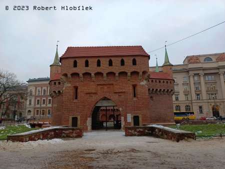 Barbakan - brána městského opevnění v Krakově. 