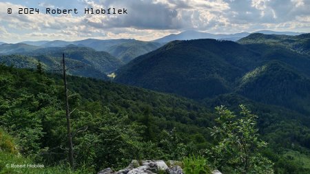 Výhled z Gačovské skály nad obcí Dědinky na NP Slovenský raj