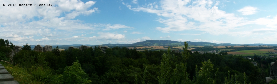 Pohled ze zámku Hrubá Skála