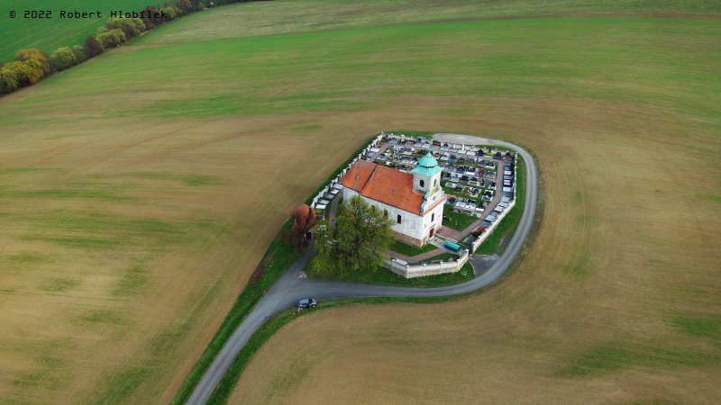 Kostel svatého Jakuba z dronu
