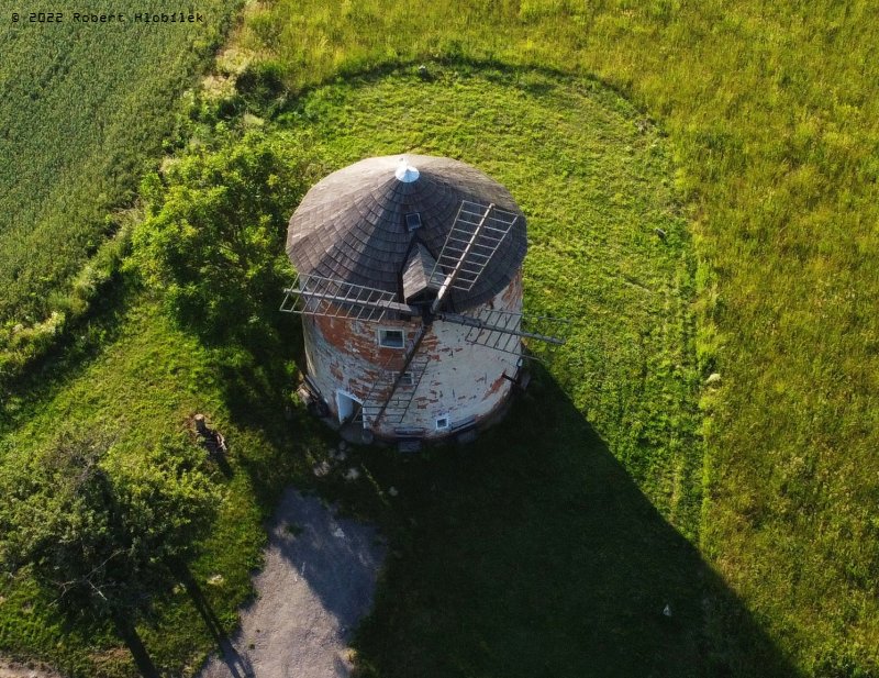 Větrný mlýn Kunkovice z dronu