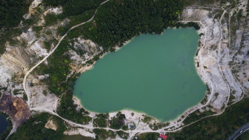 Kraľovanské jezero - bývalý lom z dronu