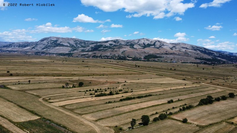Dinárské hory z dronu poblíž obce Bukovica