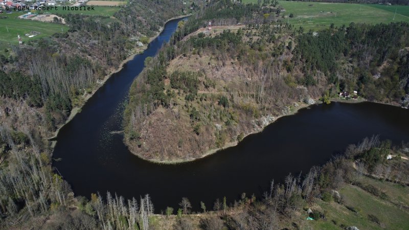 Vodní nádrž Dalešice z dronu