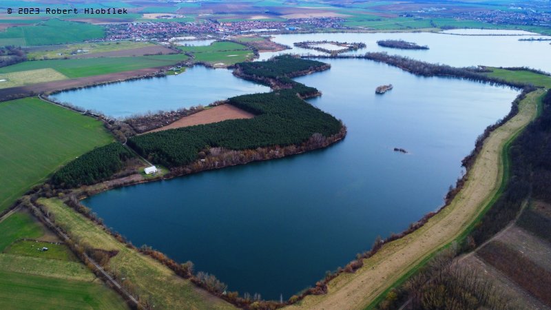 Štěrkopískové jezera Ostrožská Nová Ves z dronu