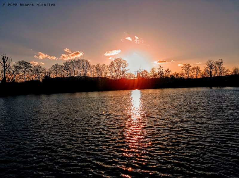 Západ slunce u rybníka Šlajza