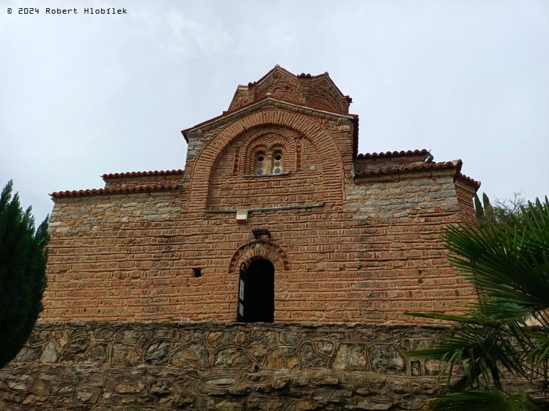 Svatý Jan v Kaneu - makedonský pravoslavný kostel, nachází se na útesu nad pláží Kaneo s výhledem na jezero Ohrid