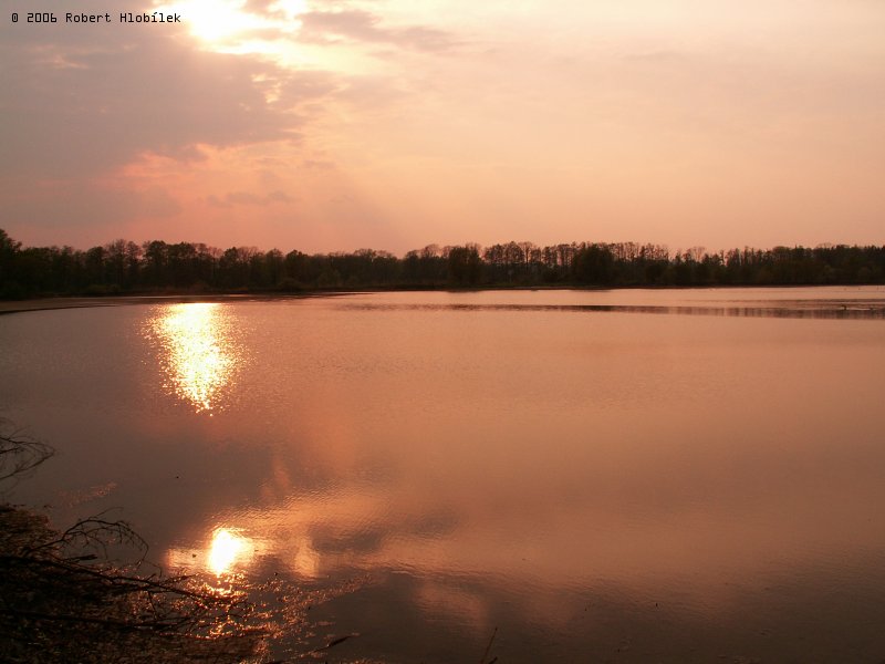 Západ slunce nad jedním z rybníků