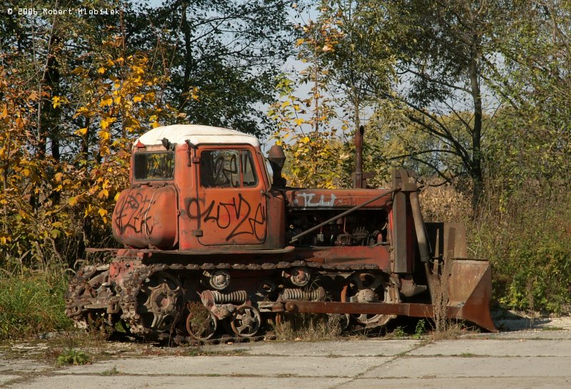 Starý ruský stroj v originálním laku poničený mladými vandaly